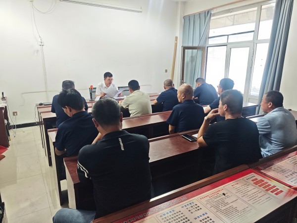 张家峁项目部开展安全警示教育专题会议2.jpg