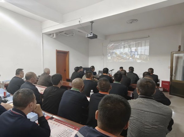 张家峁项目部国庆、中秋节假日安全工作例会.jpg